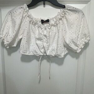 Discreet White Crop Top